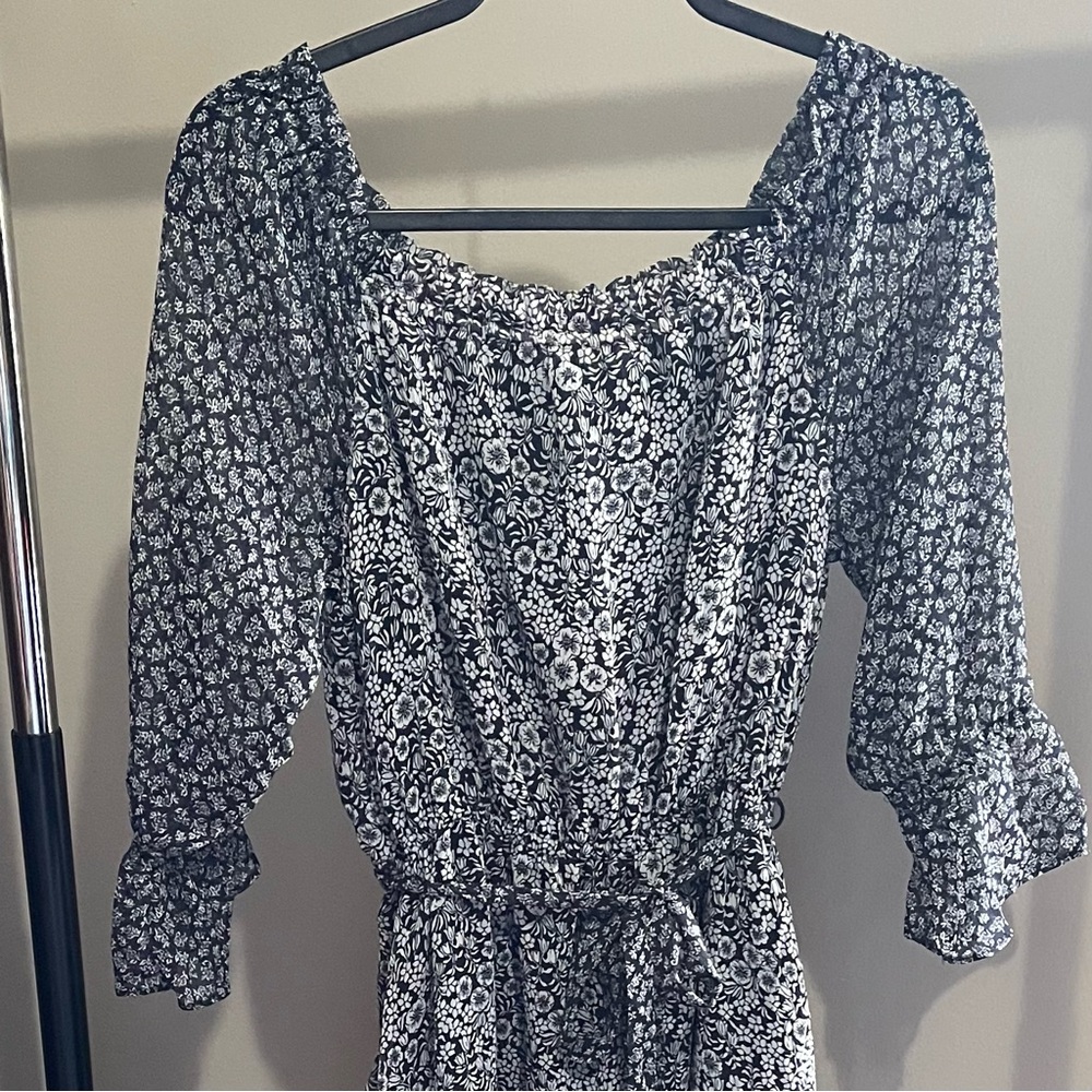 Floral Black and White 👗